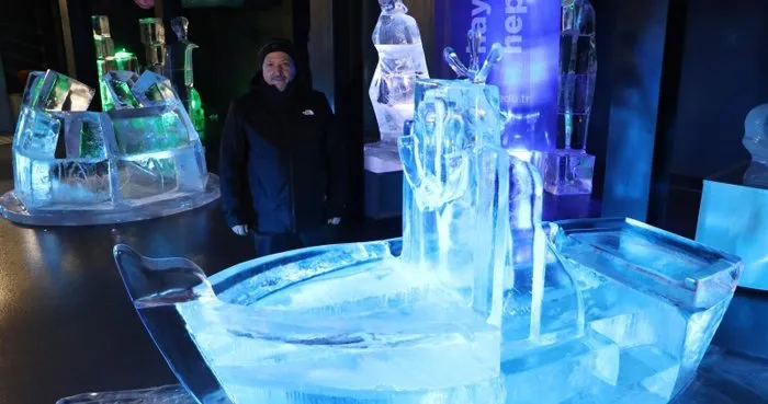 Akın akın geliyorlar! Buzun sanata dönüştüğü müze Erzurum’da açıldı