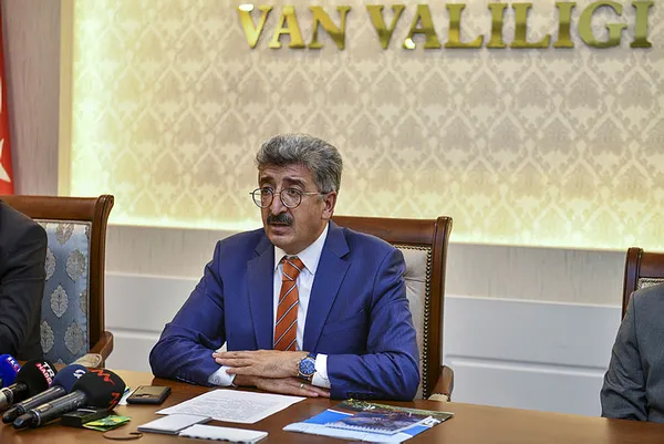 van-valisi-bilmezden-vanlilara-asi-cagirisi-basari-saglayamazsak-bazi-kisitlamalara-gidebiliriz-1624907403826.jpg