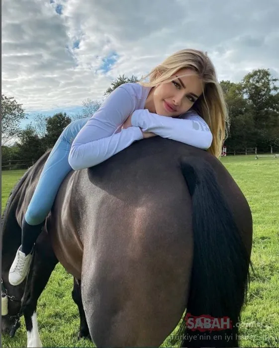 Atını severken hayatının şokunu yaşadı! Sosyal medya bu olayı konuşuyor