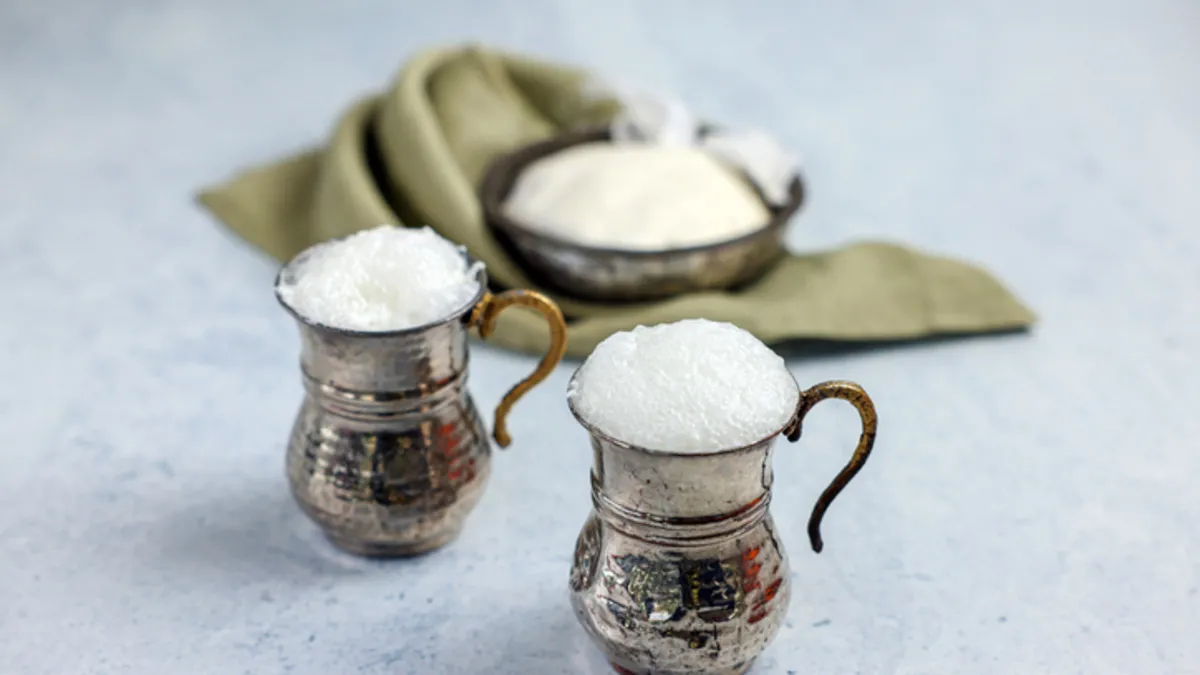 Milli içeceğimiz ayran! Böyle hazırlarsanız daha lezzetli ve köpüklü oluyor