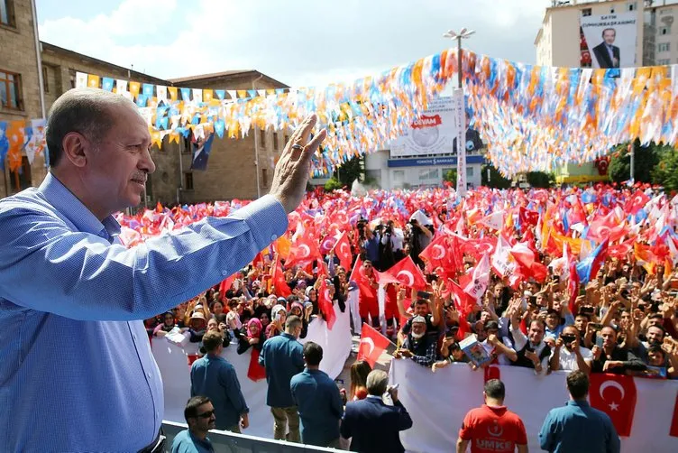 Vatandaşlar Cumhurbaşkanı Erdoğan'ı Isparta'da coşkuyla karşıladı