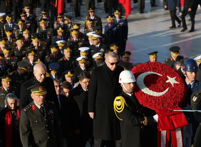 baskan-erdogan-anitkabir-ozel-defterini-imzaladi-turkiye-yuzyili-vizyonu-ile-yolculugumuzu-surduruyoruz-1731223413268.jpg