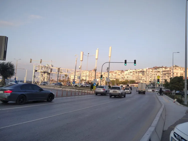 16 ayda üst geçidi bile yapamadılar! İzmir’de tam bir beceriksizlik örneği yaşanıyor