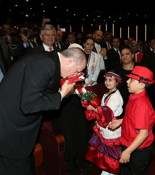 Cumhurbaşkanı Erdoğan Beştepe'de Romanlarla buluştu!
