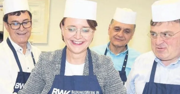 Kadın bakanın baklava ‘uyum’u