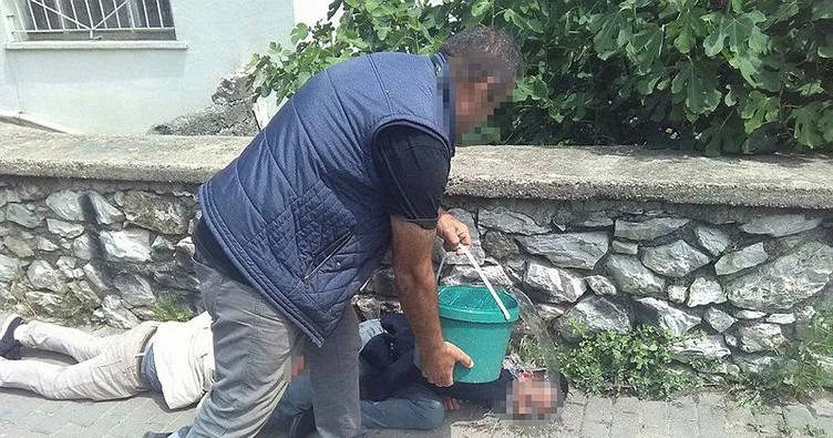 Bursa'da uyuÅturucu madde kullanan gençleri vatandaÅlar, su dolu kovayla ayılttı