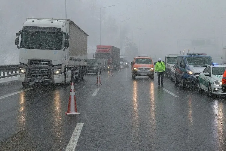 Son dakika haberi: Bolu Dağı geçişinde zincirleme kaza: Araçlar birbirine girdi! Bolu-Ankara istikametinde ulaşım aksadı