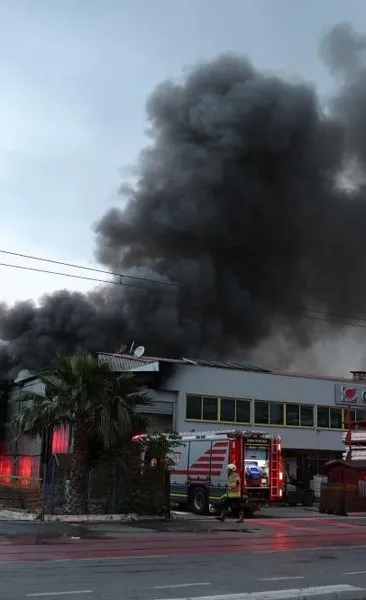 İzmir’de iki ayrı fabrika yangını kontrol altına alındı