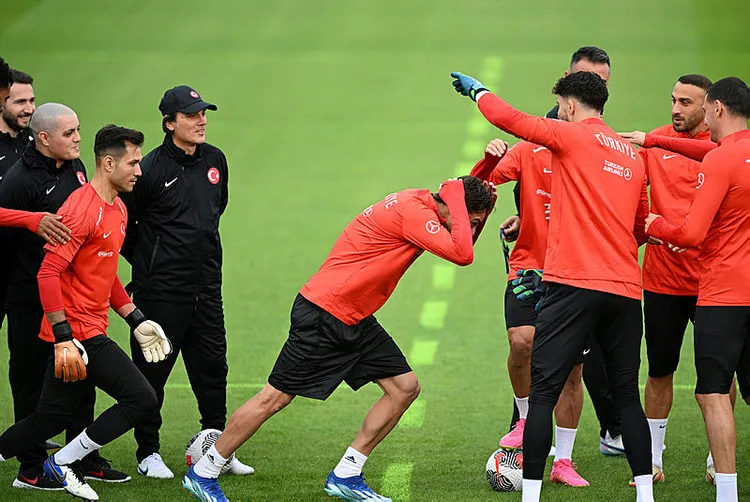 a-milli-futbol-takimi-hirvatistan-macinin-hazirliklarina-basladi-1696889965624.jpg