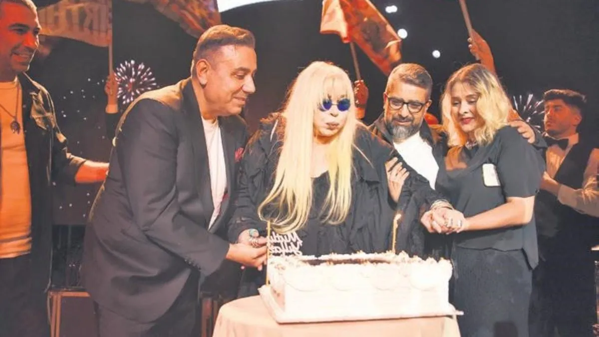 Doğum gününde yeni şarkısını tanıttı Doğum gününde yeni şarkısını tanıttı