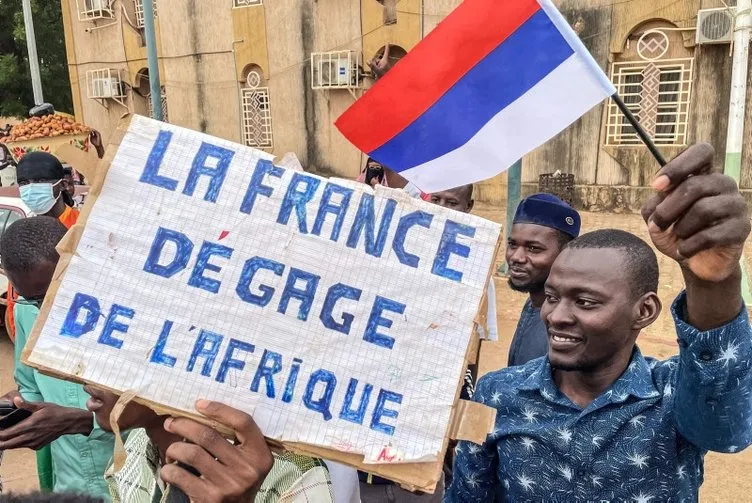 Fransa’da sömürge paniği! Macron’a tepki büyüyor: Afrika’yı kaybediyoruz!