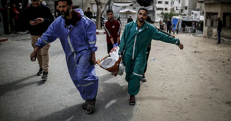Katil İsrail Gazze’de okul vurdu: Filistinli kardeşler yaşamını yitirdi
