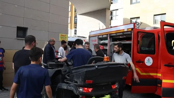 yeni-aldiklari-atvyi-incelerken-kardesinin-elini-vince-sikistirdi-1778699275223.jpg