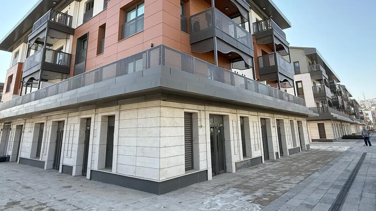 Yabancı gazeteciler deprem şehirlerinde asrın inşasına hayran kaldı Yabancı gazeteciler deprem şehirlerinde asrın inşasına hayran kaldı