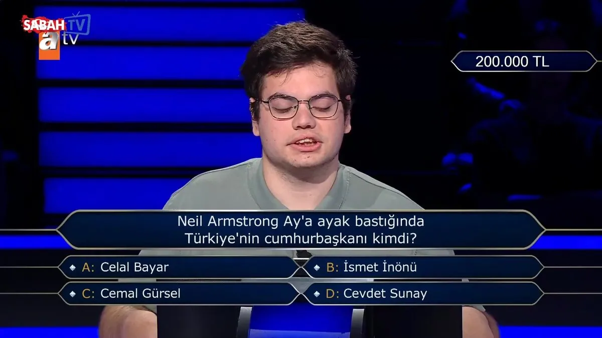 Milyoner’de heyecan dolu anlar! Bakın 200 bin TL’lik o soruya ne cevap verdi! videosunu izle