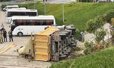 SON DAKİKA | Eyüpsultan’da kaza: Hafriyat kamyonu İSKİ’nin bahçesine düştü!