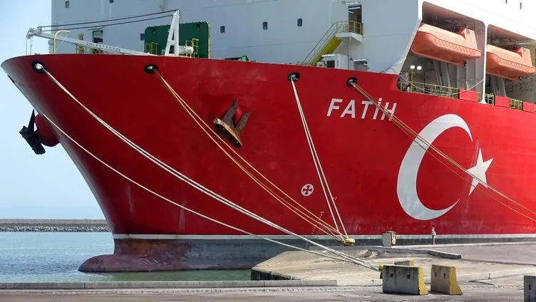 Türkiye’nin denizlerdeki gururu! Geminin son kulesi de yerleştirildi