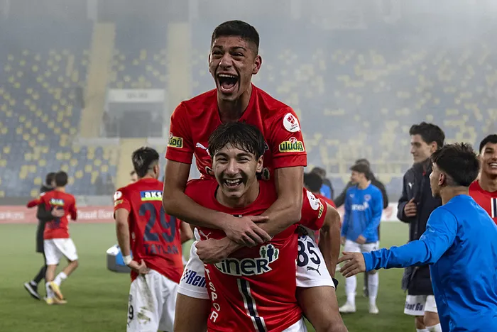 kasimpasa-u19-takimiyla-turkiye-kupasinda-tur-atladi-1734629765197.jpeg