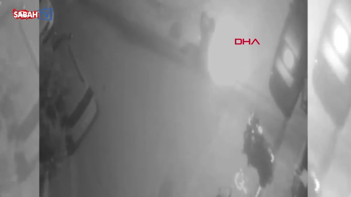 Avcılar’da park halindeki motosikleti saniyeler içinde çaldılar! Hırsızlık anı kamerada videosunu izle Avcılar’da park halindeki motosikleti saniyeler içinde çaldılar! Hırsızlık anı kamerada videosunu izle