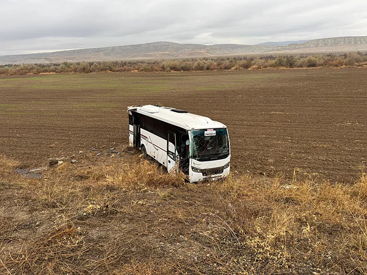 Çankırı’da feci kaza… Cenazeye giden midibüs şarampole uçtu: 29 yaralı!