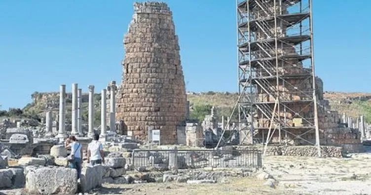 Perge’nin kuleleri restore ediliyor