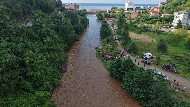 giresunda-sel-faciasi-anne-ile-2-kizi-sel-sularina-kapilarak-kayboldu-1-olu-2-kayip-1786548315952.jpg