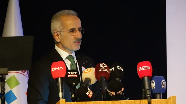 bakan-uraloglu-tarih-verdi-trabzon-havalimaninin-temeli-atilacak-1779272074591.jpg