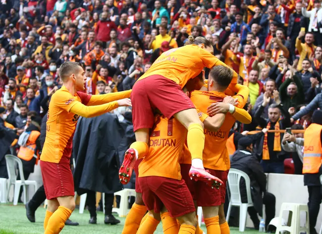 galatasaray-uefa-grupta-kacinci-sirada-galatasaray-uefa-avrupa-ligi-e-grubu-puan-durumu-1634822517258.jpg