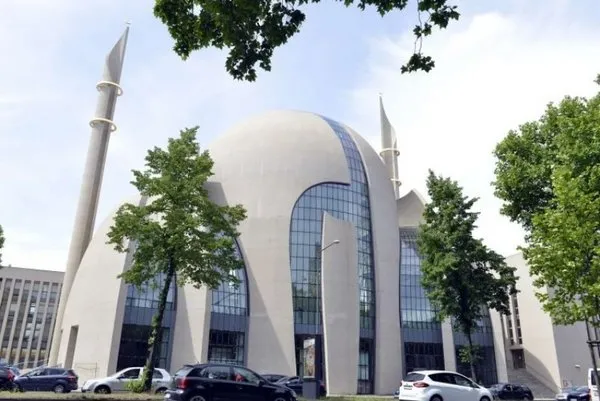 Köln Merkez Camii'nin muhteşem mimarisi