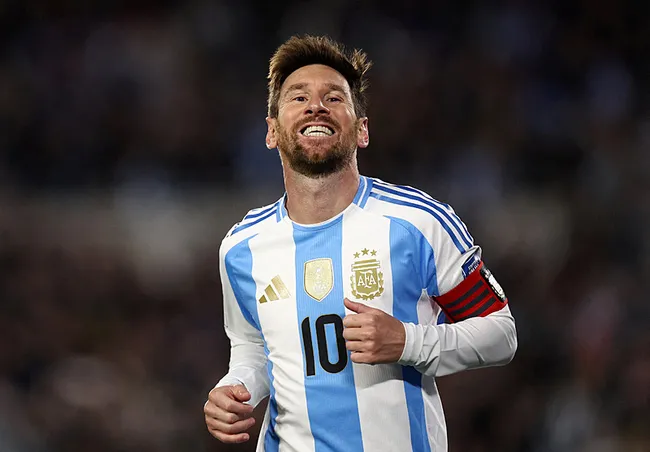 lionel-messi-dunya-kupasinda-o-alanda-tek-1780647334065.jpg
