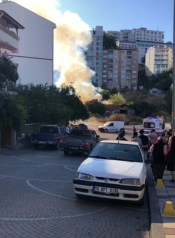 bilecikte-ot-yangini-depoya-sicradi-bolgeye-giden-tum-yollar-arac-trafigine-kapatildi-1783363640480.jpeg
