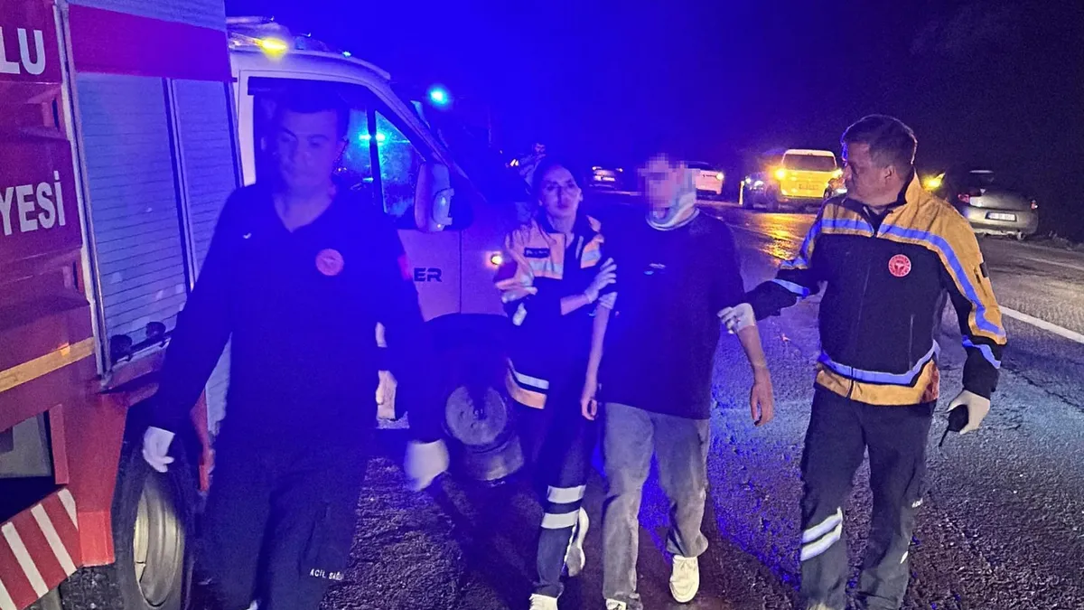Kastamonu’da otomobil uçuruma devrildi: 1 ölü, 3 yaralı Kastamonu’da otomobil uçuruma devrildi: 1 ölü, 3 yaralı