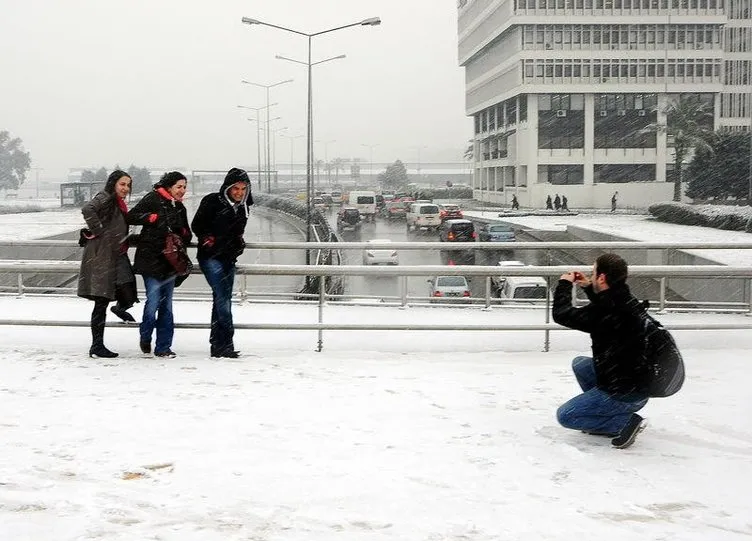 İzmir’de kar sevinci