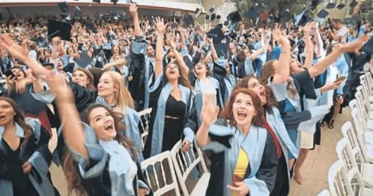 Yaşar Üniversitesi mezunlarını verdi