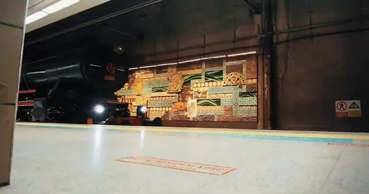 Marmaray’dan 112 yaşındaki kara tren geçti