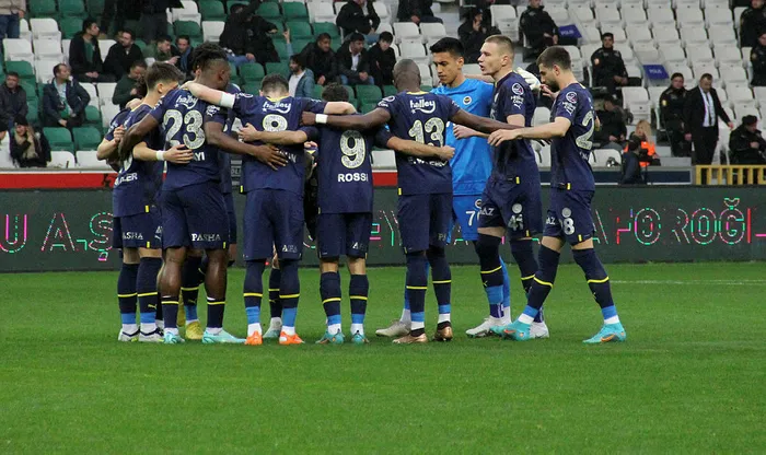 fenerbahcede-hatalar-alarm-veriyor-1683612874816.jpg