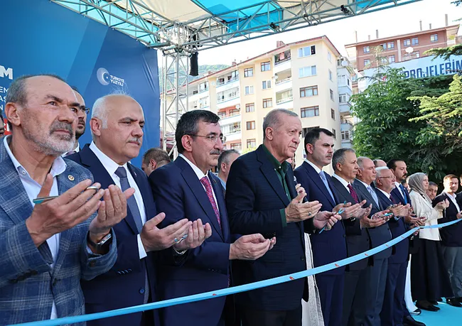 son-dakika-ankarada-toplu-acilis-toreni-baskan-erdogan-milletimize-verdigimiz-sozleri-tutuyoruz-1752337554016.jpeg SON DAKİKA | Ankara'da Toplu Açılış Töreni! Başkan Erdoğan: Milletimize verdiğimiz sözleri tutuyoruz