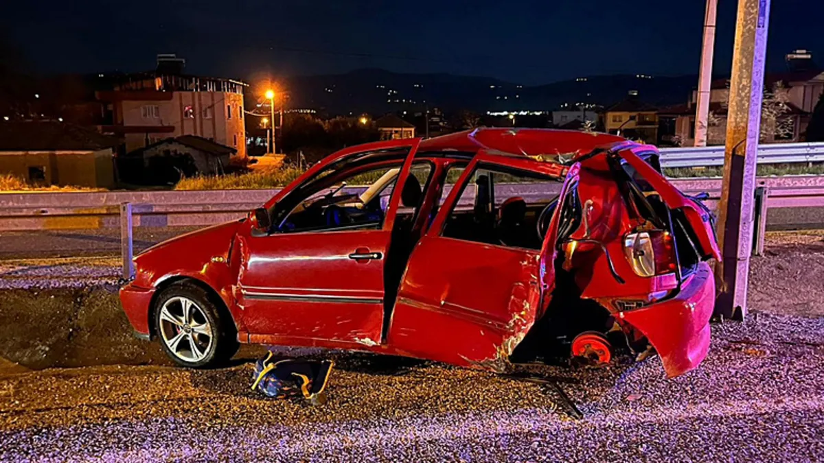 SON DAKİKA… Manisa’da feci kaza! Otomobil elektrik diğerine çarptı: 2 ölü 1 yaralı var! SON DAKİKA… Manisa’da feci kaza! Otomobil elektrik diğerine çarptı: 2 ölü 1 yaralı var!