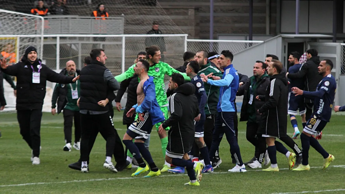 1. Lig maçında kavga çıktı 1. Lig maçında kavga çıktı