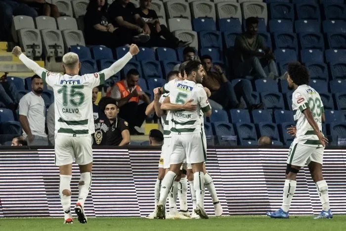 basaksehirde-kan-kaybi-suruyor-konyaspor-tek-golle-galip-1693679215810.jpg