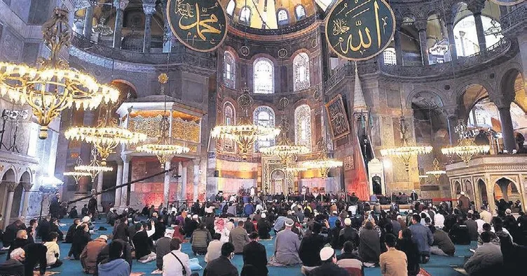 87 yıl sonra ılk bayram namazı