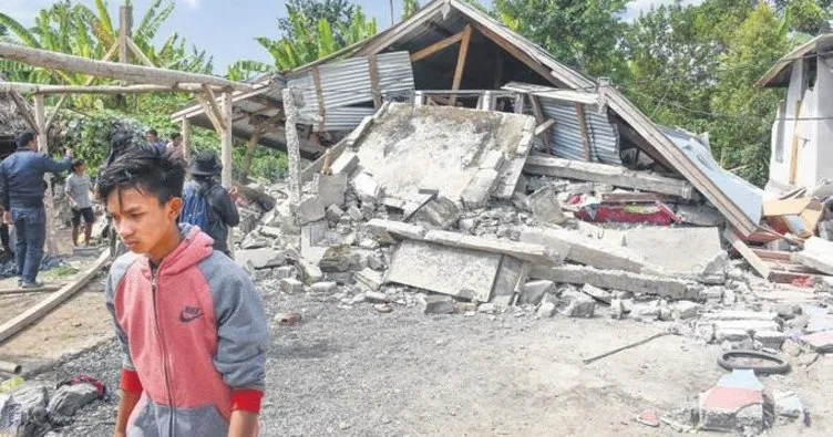 Endonezya’da deprem: 14 ölü