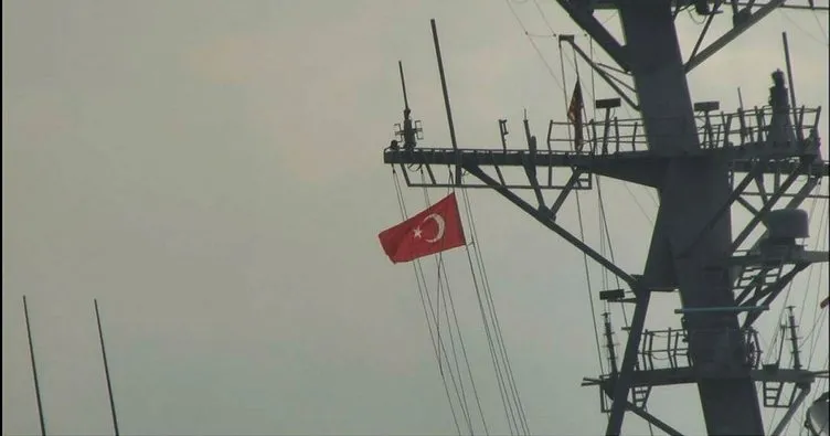 ABD savaş gemisi “USS Porter” İstanbul Boğazı’ndan geçti! Gemi geçişi esnasında gönderde Türk bayrağı dalgalandırdı
