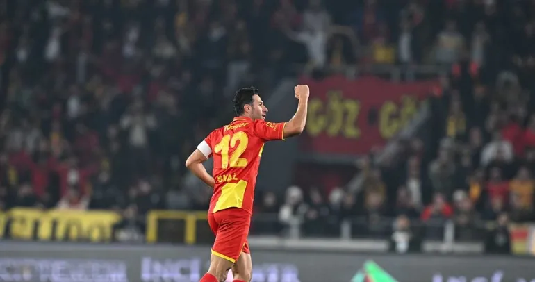 İsmail Köybaşı futbola veda etti!