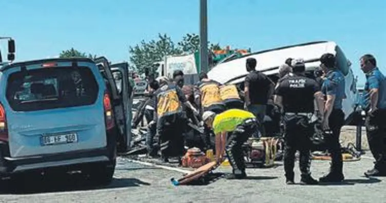 Ters yön faciası: 2 ölü, 3 yaralı