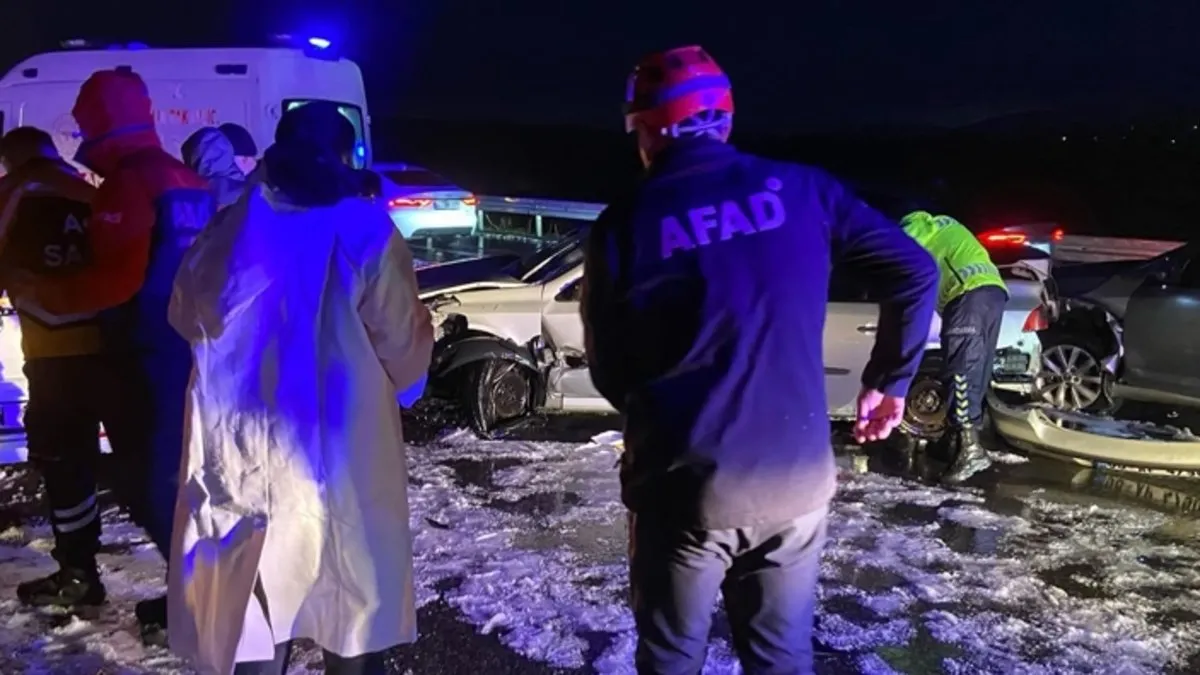 Aksaray'da feci kaza! 12 araç birbirine girdi! Çok sayıda yaralı var