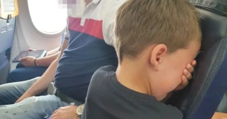 Uçak korkusu olan küçük çocuğa acımadı! Kadın yolcunun tavrı interneti ikiye böldü