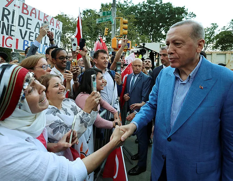 ABD'ye giden Başkan Erdoğan’a New York’ta sevgi seli! İnsanlar Türkevi'ne akın etti