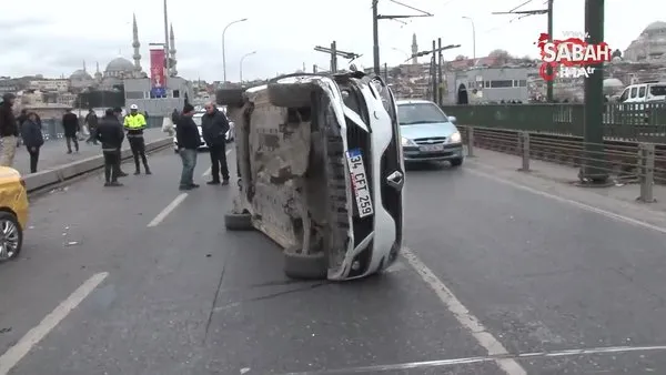 Galata Köprüsü üzerinde otomobil yan yattı...Kazada sürücünün burnu bile kanamadı