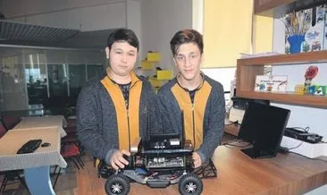 Liseli öğrenciler sürücüsüz araç tasarladı